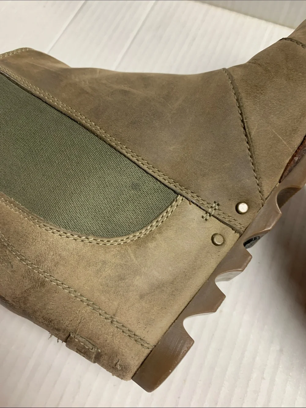 Sorel Lea Wedge Boots Olive Green Leather Distressed Size 7